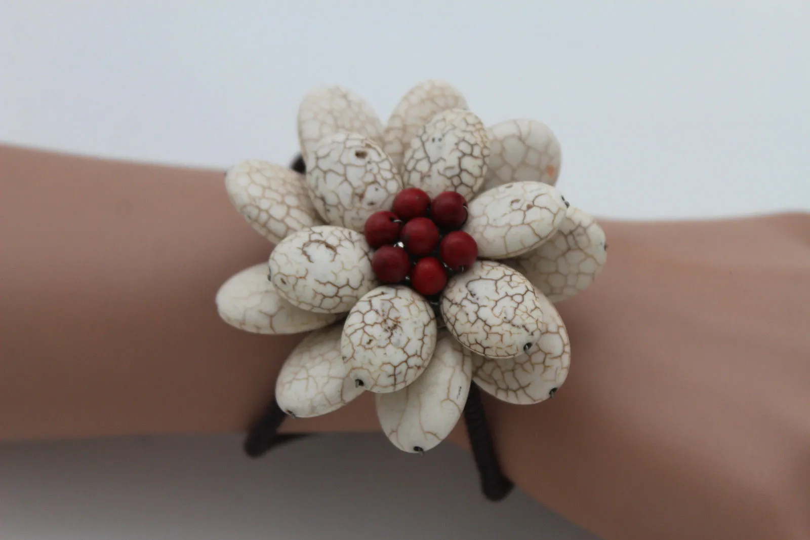 Beaded Flower Bracelet with Elastic Wristband