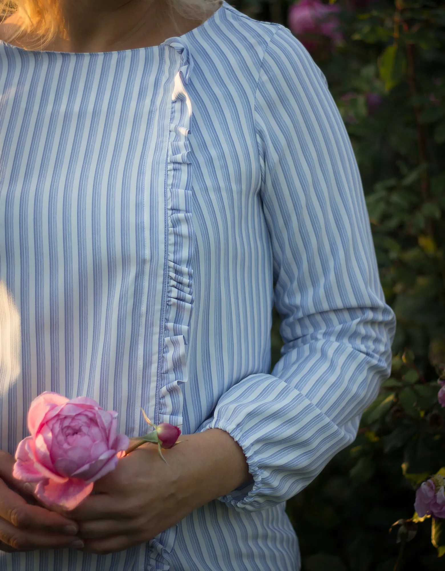Greta - Bluse mit versetzter Knopfleiste