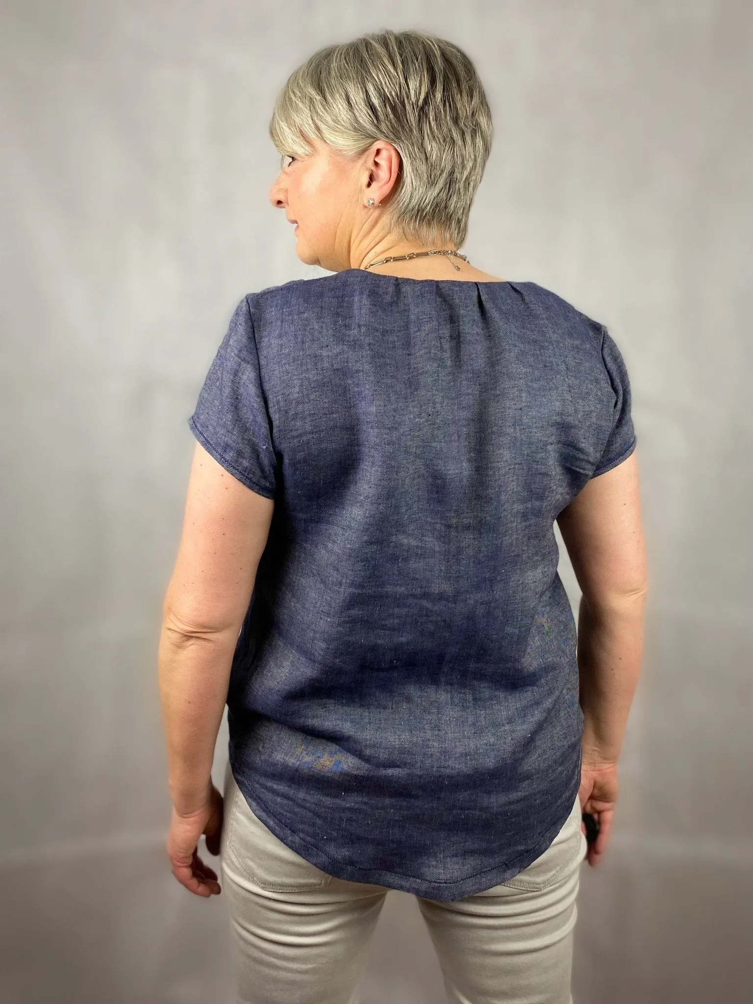 Happy Me- Blusenshirt mit V-Ausschnitt (Papierschnittmuster)