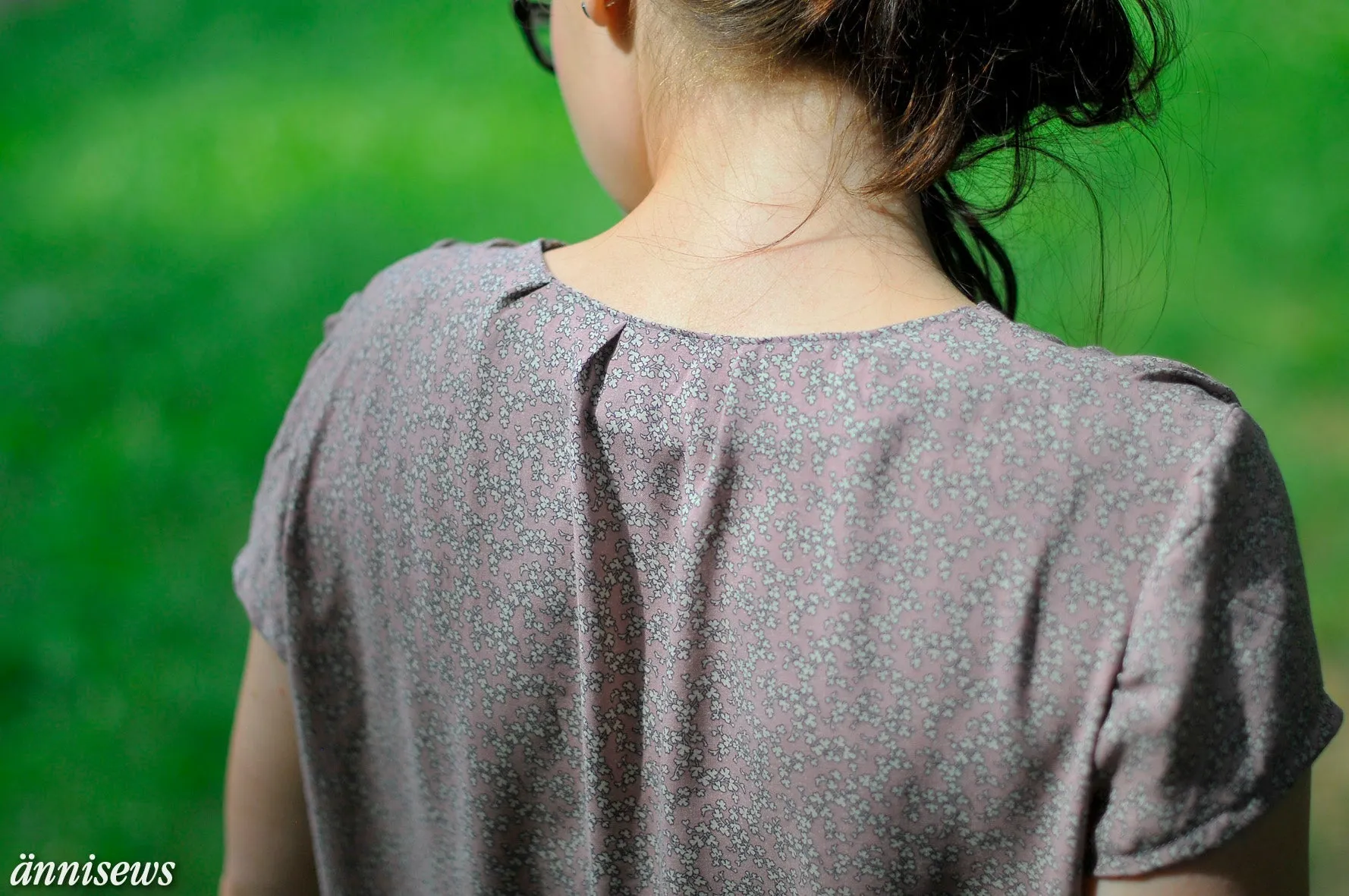 Happy Me- Blusenshirt mit V-Ausschnitt (Papierschnittmuster)