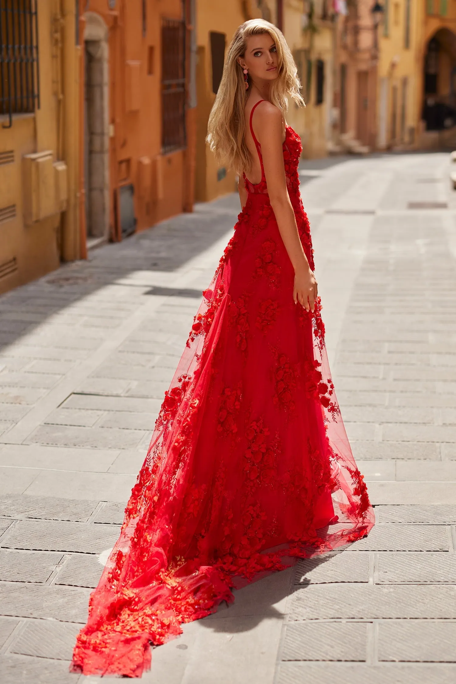 Magda - Red