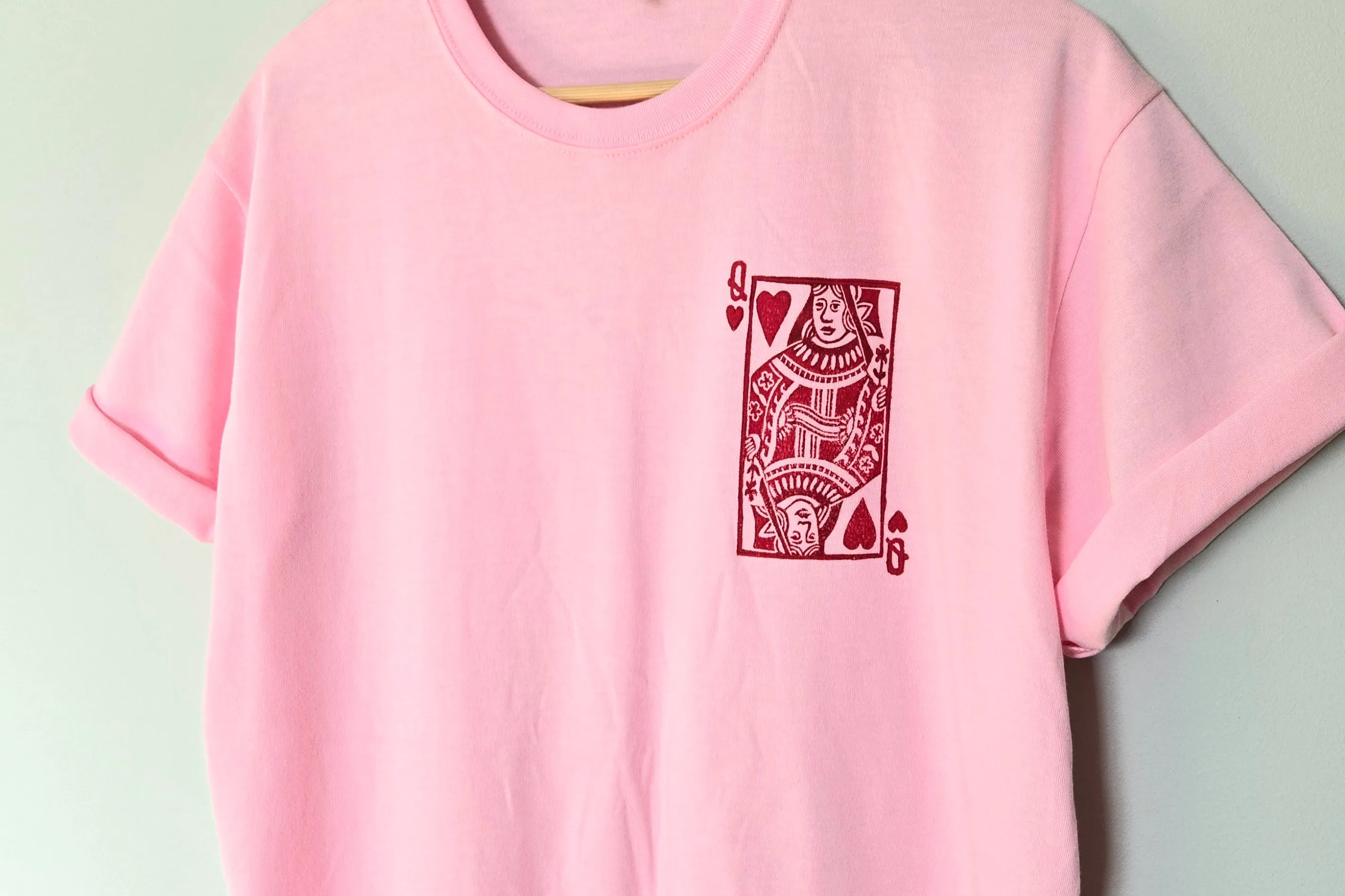 Queen of hearts t-shirt, hand printed UNISEX tshirt, red or black graphic print, minimalist fashion, unique gift for her, ethical fashion