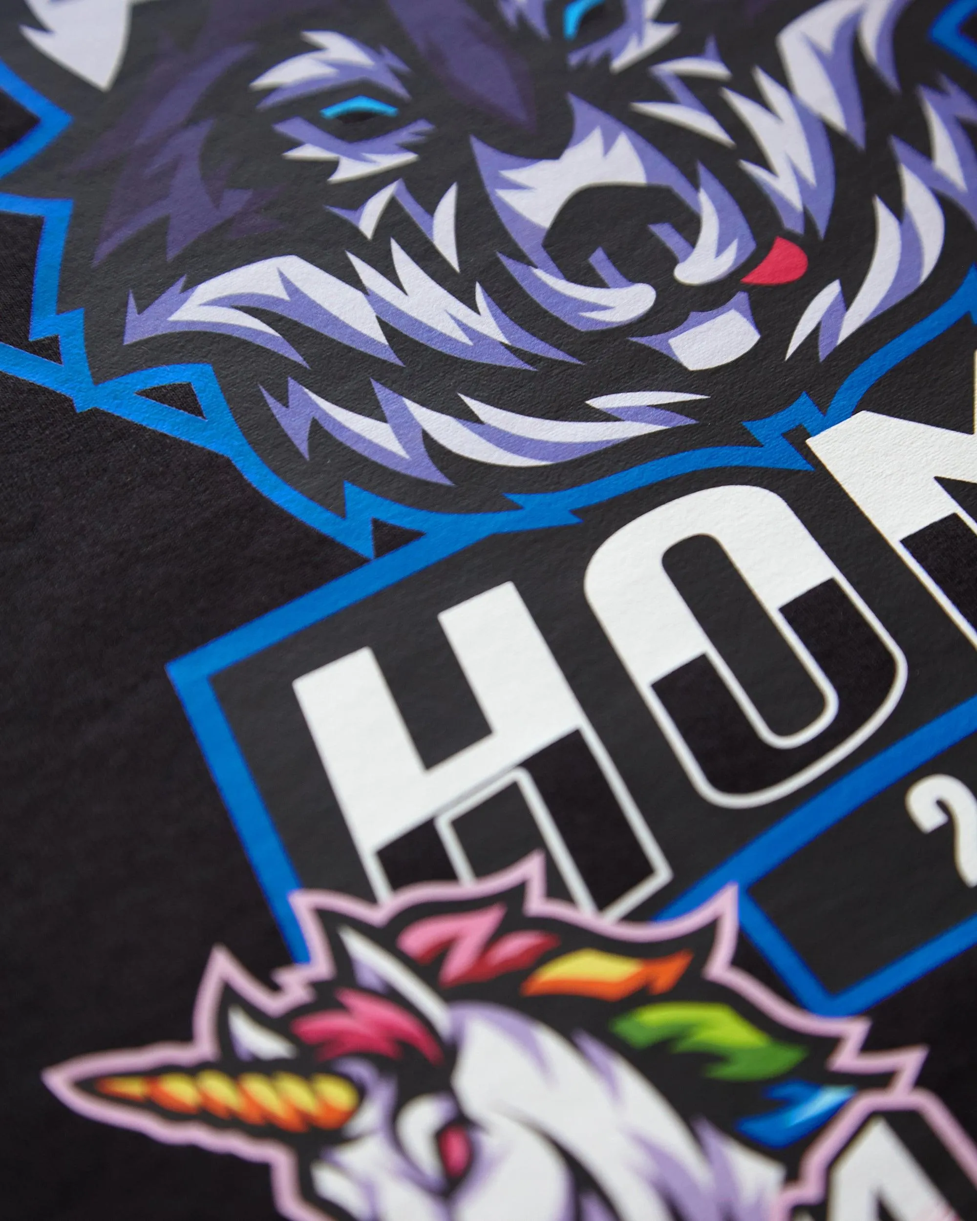 Sporty wolf, black - mens cropped tee / crop top